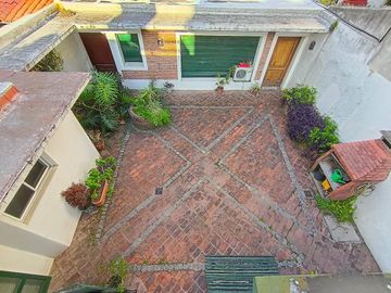 VENTA CASA GRANDE LOTE PROPIO 8,66 X 33,50 FLORES