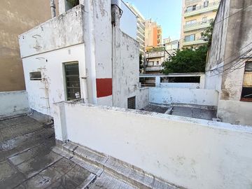 VENTA CASA GRANDE LOTE PROPIO 8,66 X 33,50 FLORES