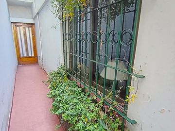 VENTA CASA GRANDE LOTE PROPIO 8,66 X 33,50 FLORES