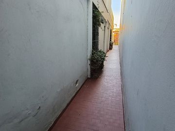 VENTA CASA GRANDE LOTE PROPIO 8,66 X 33,50 FLORES
