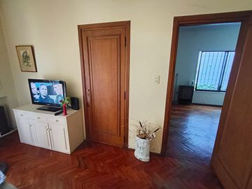 VENTA CASA GRANDE LOTE PROPIO 8,66 X 33,50 FLORES