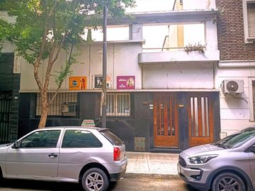 VENTA CASA GRANDE LOTE PROPIO 8,66 X 33,50 FLORES