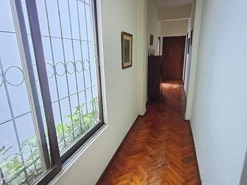 VENTA CASA GRANDE LOTE PROPIO 8,66 X 33,50 FLORES