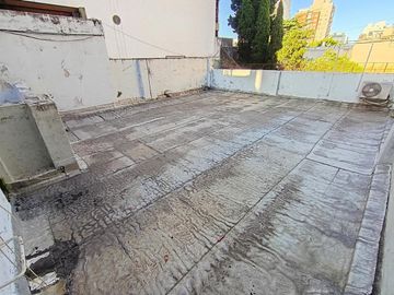 VENTA CASA GRANDE LOTE PROPIO 8,66 X 33,50 FLORES