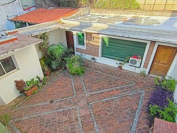 VENTA CASA GRANDE LOTE PROPIO 8,66 X 33,50 FLORES