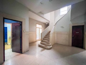 LOCAL EN VENTA CON PH 2 AMBIENTES MONSERRAT