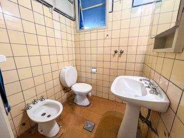 LOCAL EN VENTA CON PH 2 AMBIENTES MONSERRAT