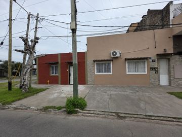 VENTA 2 CASAS 3 AMBIENTES CADA UNA LLAVALLOL