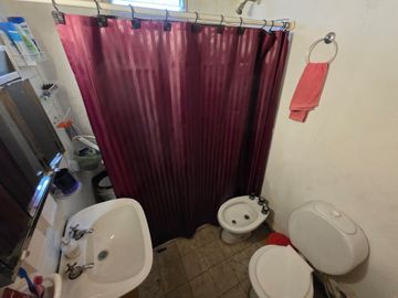 CASA 4 AMBIENTES EN VENTA WILDE CON RENTA