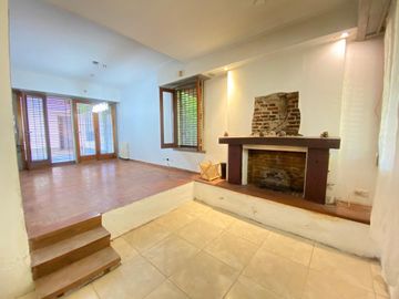 CASA 6 AMBIENTES VENTA ADROGUE PILETA FONDO LIBRE
