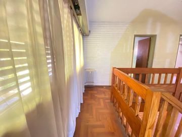 CASA 6 AMBIENTES VENTA ADROGUE PILETA FONDO LIBRE
