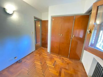 CASA 6 AMBIENTES VENTA ADROGUE PILETA FONDO LIBRE