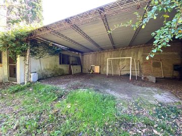 CASA 6 AMBIENTES VENTA ADROGUE PILETA FONDO LIBRE