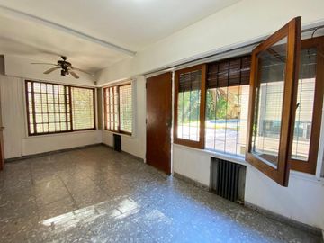 CASA 6 AMBIENTES VENTA ADROGUE PILETA FONDO LIBRE