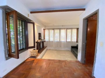 CASA 6 AMBIENTES VENTA ADROGUE PILETA FONDO LIBRE