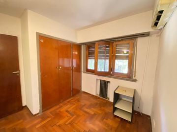 CASA 6 AMBIENTES VENTA ADROGUE PILETA FONDO LIBRE