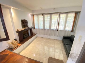 CASA 6 AMBIENTES VENTA ADROGUE PILETA FONDO LIBRE