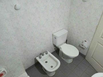 ALQUILER   LOMAS, DEPARTAMENTO 2 AMB Y  COCHERA