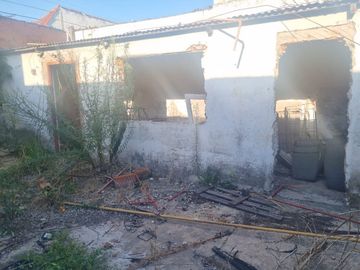 CASA 3 AMBIENTES VENTA LOMAS DE ZAMORA GARAGE PATI
