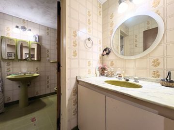 VENTA CASA 4 AMB EN FLORES CON COCHERA Y JARDIN