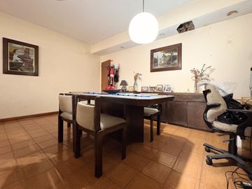 VENTA CASA 4 AMB EN FLORES CON COCHERA Y JARDIN