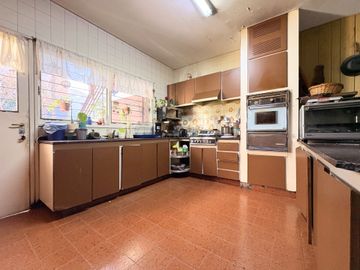 VENTA CASA 4 AMB EN FLORES CON COCHERA Y JARDIN