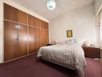 VENTA CASA 4 AMB EN FLORES CON COCHERA Y JARDIN