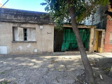 VENTA CASA DOS DORMITORIOS  BARRIO TIRO SUIZO.