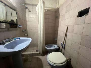 VENTA CASA DOS DORMITORIOS  BARRIO TIRO SUIZO.