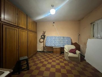 VENTA CASA DOS DORMITORIOS  BARRIO TIRO SUIZO.