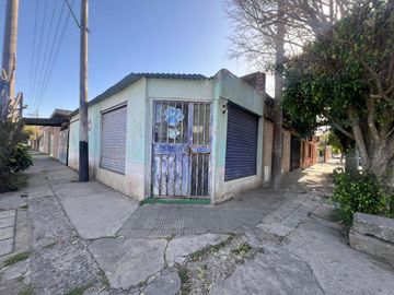 VENTA CASA DOS DORMITORIOS  BARRIO TIRO SUIZO.