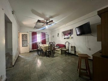 VENTA CASA DOS DORMITORIOS  BARRIO TIRO SUIZO.