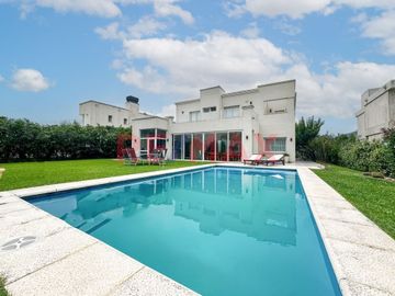 CASA VENTA 5 AMB EN TERRALAGOS CANNING CON PILETA