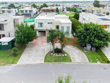 CASA VENTA 5 AMB EN TERRALAGOS CANNING CON PILETA