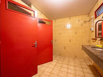 VENTA CASA 5 AMBIENTES PARQUE CHACABUCO PILETA