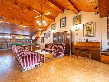 VENTA CASA 5 AMBIENTES PARQUE CHACABUCO PILETA