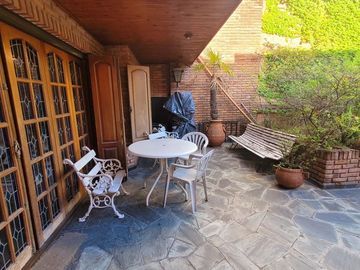 VENTA CASA 5 AMBIENTES PARQUE CHACABUCO PILETA