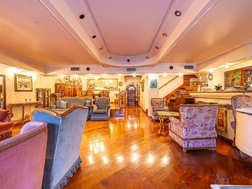 VENTA CASA 5 AMBIENTES PARQUE CHACABUCO PILETA