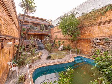 VENTA CASA 5 AMBIENTES PARQUE CHACABUCO PILETA