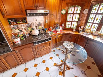 VENTA CASA 5 AMBIENTES PARQUE CHACABUCO PILETA