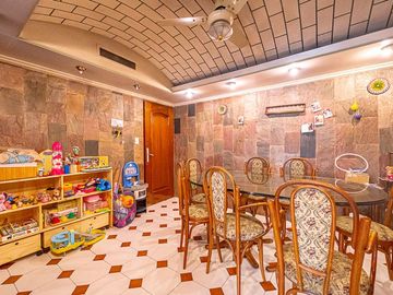 VENTA CASA 5 AMBIENTES PARQUE CHACABUCO PILETA