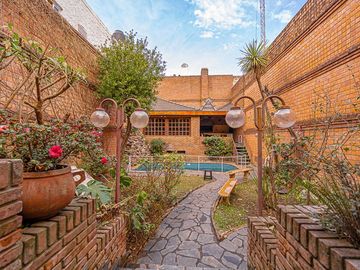 VENTA CASA 5 AMBIENTES PARQUE CHACABUCO PILETA