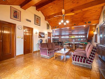 VENTA CASA 5 AMBIENTES PARQUE CHACABUCO PILETA