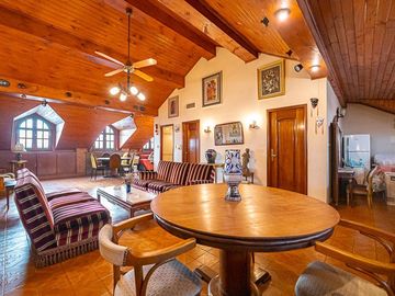 VENTA CASA 5 AMBIENTES PARQUE CHACABUCO PILETA