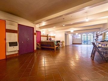 VENTA CASA 5 AMBIENTES PARQUE CHACABUCO PILETA