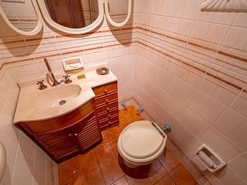 VENTA CASA 5 AMBIENTES PARQUE CHACABUCO PILETA