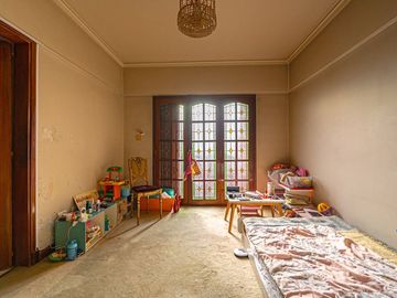 VENTA CASA 5 AMBIENTES PARQUE CHACABUCO PILETA
