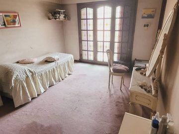 VENTA CASA 5 AMBIENTES PARQUE CHACABUCO PILETA