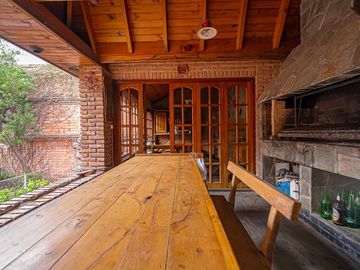 VENTA CASA 5 AMBIENTES PARQUE CHACABUCO PILETA