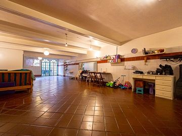 VENTA CASA 5 AMBIENTES PARQUE CHACABUCO PILETA